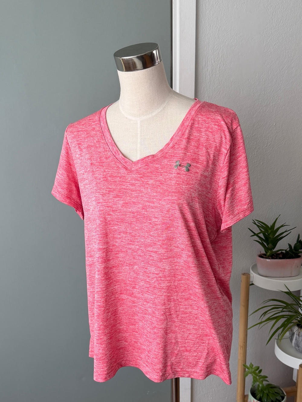 Under Armour Women's Pink Heather V-Neck Active Tee